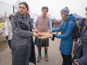 Supporting image for story: They’re in an hour of need, says Briton handing out food to Ukrainians in Poland