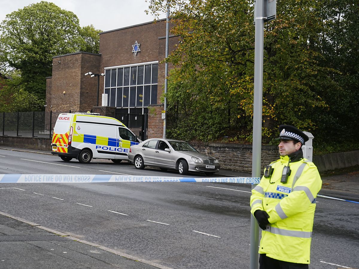 Bravery of synagogue attack victims remembered as first funeral takes place