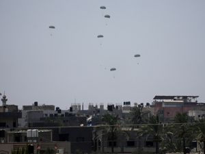 Supporting image for story: Dozens killed while seeking aid at Gaza crossing as US envoy heads to Israel