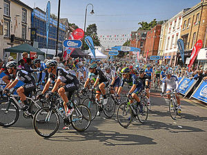 Supporting image for story: Powys fans lap up Tour of Britain frenzy