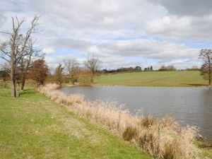 Supporting image for story: Double winner Roy Grosvenor steals a march on his rivals