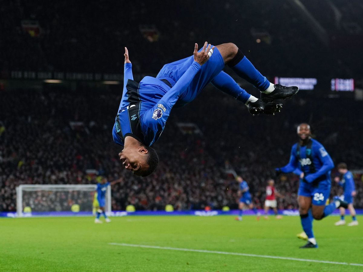 Man Utd and Bournemouth take a point each from chaotic eight-goal thriller