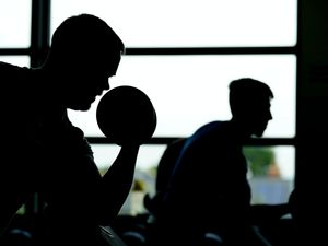 Supporting image for story: Businesses refuse to shut despite new national lockdown