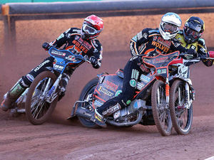 Supporting image for story: Faultless Fredrik leads Wolves to victory