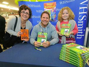 Supporting image for story: Hundreds rush to see TV star Steve Backshall