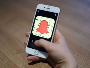 Supporting image for story: Snapchat reveals improved user numbers and revenue rise