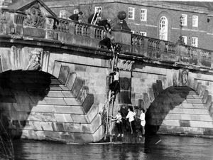 Supporting image for story: This week's pictures from the past