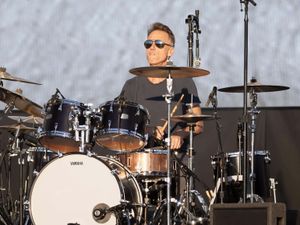 Supporting image for story: Pearl Jam drummer Matt Cameron steps down from band after 27 years