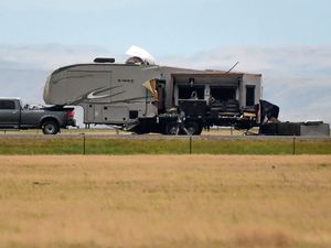 Supporting image for story: Two children among six people killed in US pile-up during dust storm
