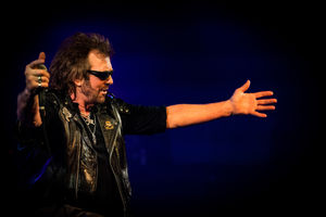 Anti-Nowhere League. Pictures by: Dave Cox