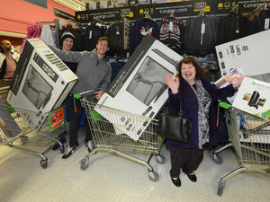 Supporting image for story: 100,000 expected to flock to Merry Hill for their busiest Boxing Day sales ever