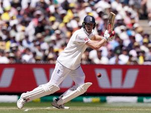 Supporting image for story: England embark on exhilarating run-chase for victory in Boxing Day Test