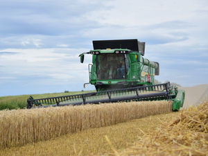 Supporting image for story: Have you spotted the NEW S7, T6 & T5 John Deere Combines in action this harvest?