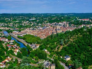 Supporting image for story: Hollyoaks star calls on late mother’s friends not to attend stepfather’s funeral