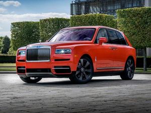 Supporting image for story: Rolls-Royce Cullinan gets bespoke Fux Orange treatment