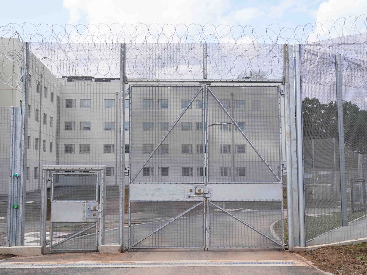 Prisoners in overcrowded jails more likely to be violent, research suggests