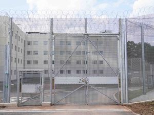 Supporting image for story: Prisoners in overcrowded jails more likely to be violent, research suggests