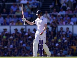 Supporting image for story: Zak Crawley and Joe Root mount England fightback after two early wickets