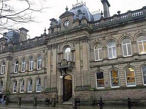 Supporting image for story: Wolverhampton man caught after advertising knuckle dusters on Facebook