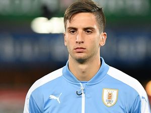 Supporting image for story: Aston Villa remain in talks for Juventus midfielder Rodrigo Bentancur 