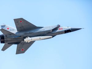 Supporting image for story: Russian jets over Estonia ignored signals from Nato pilots, officials say
