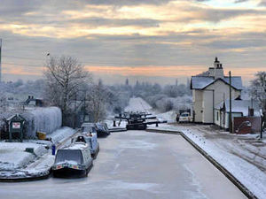 Supporting image for story: Big freeze keeps its grip on Midlands