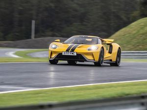 Supporting image for story: Flat-out on track in the Ford GT