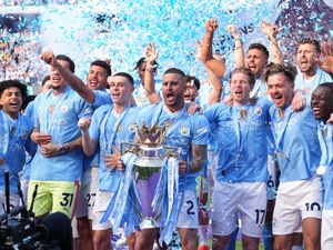 Supporting image for story: Kyle Walker determined to stop Man Utd raining on Man City’s parade this weekend