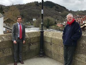 Supporting image for story: Welsh first minister praises Llangollen health centre staff