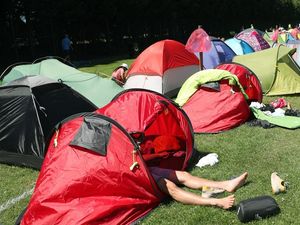Supporting image for story: Here’s the view from the queue as tennis fans line up for Wimbledon 2017