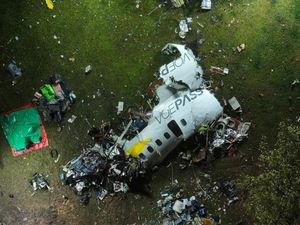 Supporting image for story: Cockpit recording indicates de-icing problems in Brazil plane crash