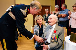 Colonel David Leigh (Staffordshire Yeomanry) presents Bill Bray with a tie 