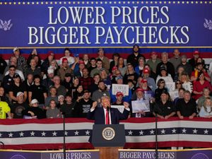 Supporting image for story: Trump talks up US economy in key speech ahead of midterm elections