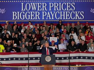 Supporting image for story: Trump talks up US economy in key speech ahead of midterm elections