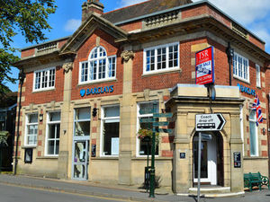 Supporting image for story: Shropshire Barclays closures 'are leaving the elderly isolated'