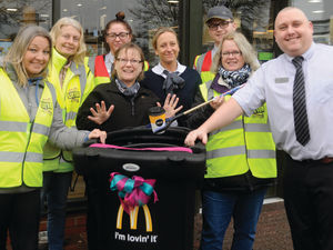 Supporting image for story: Restaurant staff help boost group's litter bid