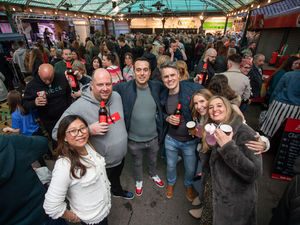 Supporting image for story: Thousands celebrate 'electric night' at Wellington's late night market