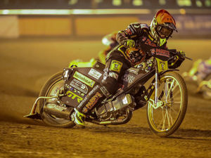 Supporting image for story: Wolves Speedway legend Freddie Lindgren walks away from horror crash