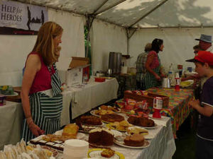 Supporting image for story: Triathlon refreshments raise £730 for Help for Heroes