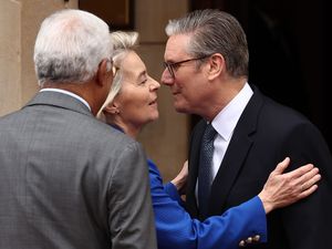 Supporting image for story: PM defends ‘common sense’ EU deal as critics condemn ‘surrender’ to Brussels