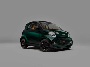 Supporting image for story: New Smart EQ Fortwo Racing Green Edition brings upgraded Brabus equipment