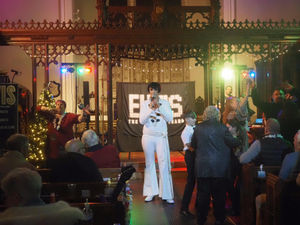 Elvis comes to town
