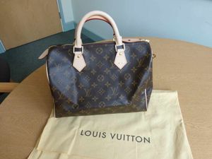 A bag set for auction