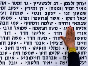 Supporting image for story: Profound sadness and anger grip Israel on Memorial Day