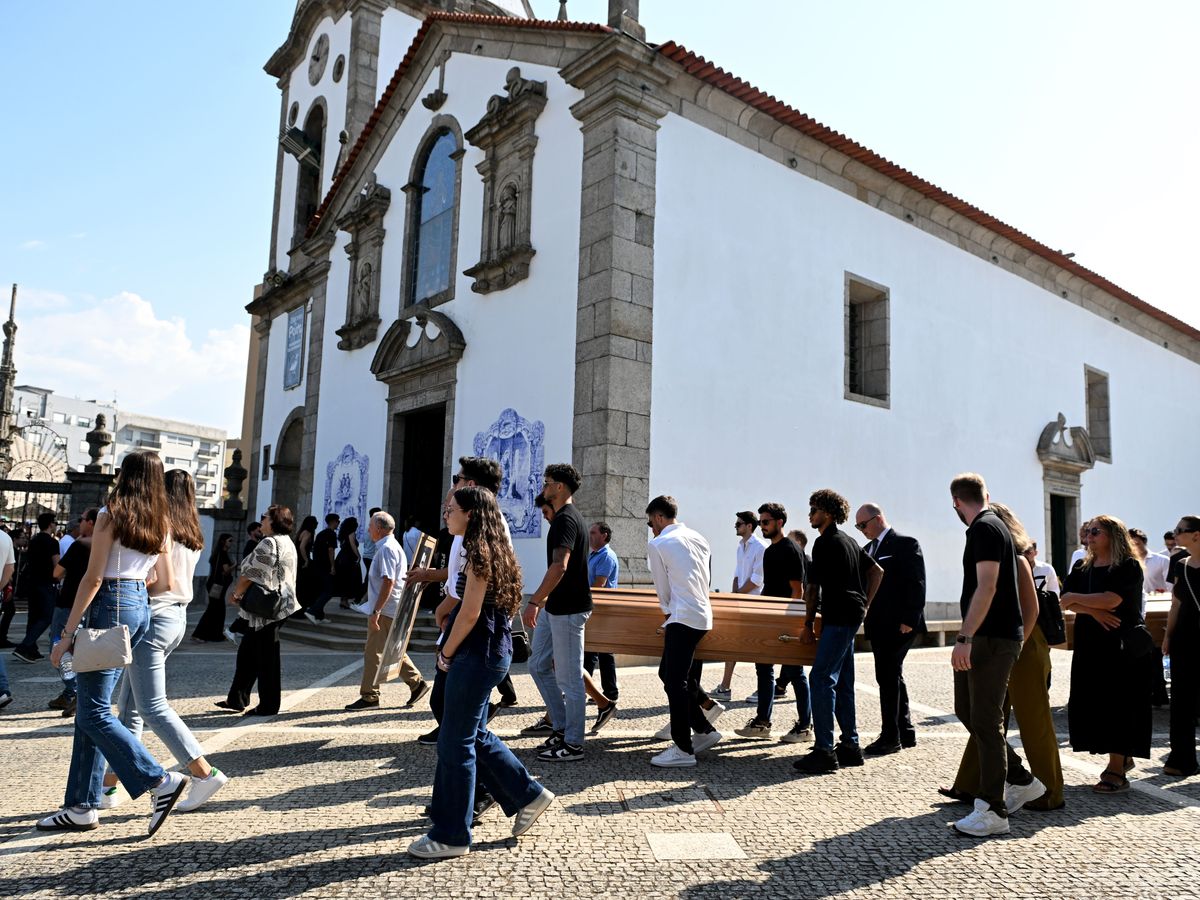 Diogo Jota’s wife and family joined by Liverpool players for funeral