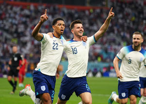 England's Jude Bellingham celebrates scoring their side's first goal of the game with team-mate Mason Mount during the FIFA World Cup Group B match at the Khalifa International Stadium, Doha. Picture date: Monday November 21, 2022. PA Photo. See PA story WORLDCUP England. Photo credit should read: Mike Egerton/PA Wire...RESTRICTIONS: Use subject to restrictions. Editorial use only, no commercial use without prior consent from rights holder..