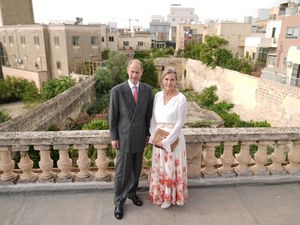 Supporting image for story: Duke and Duchess of Edinburgh recreate picture of late Queen and Prince Philip