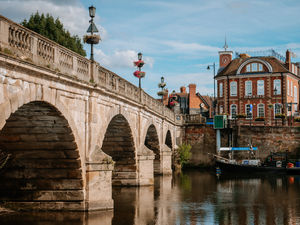 Supporting image for story: Shropshire flood alerts: New higher river levels forecast as heavy rain works down River Severn