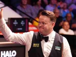 Shaun Murphy gives a thumbs-up to the Crucible crowd