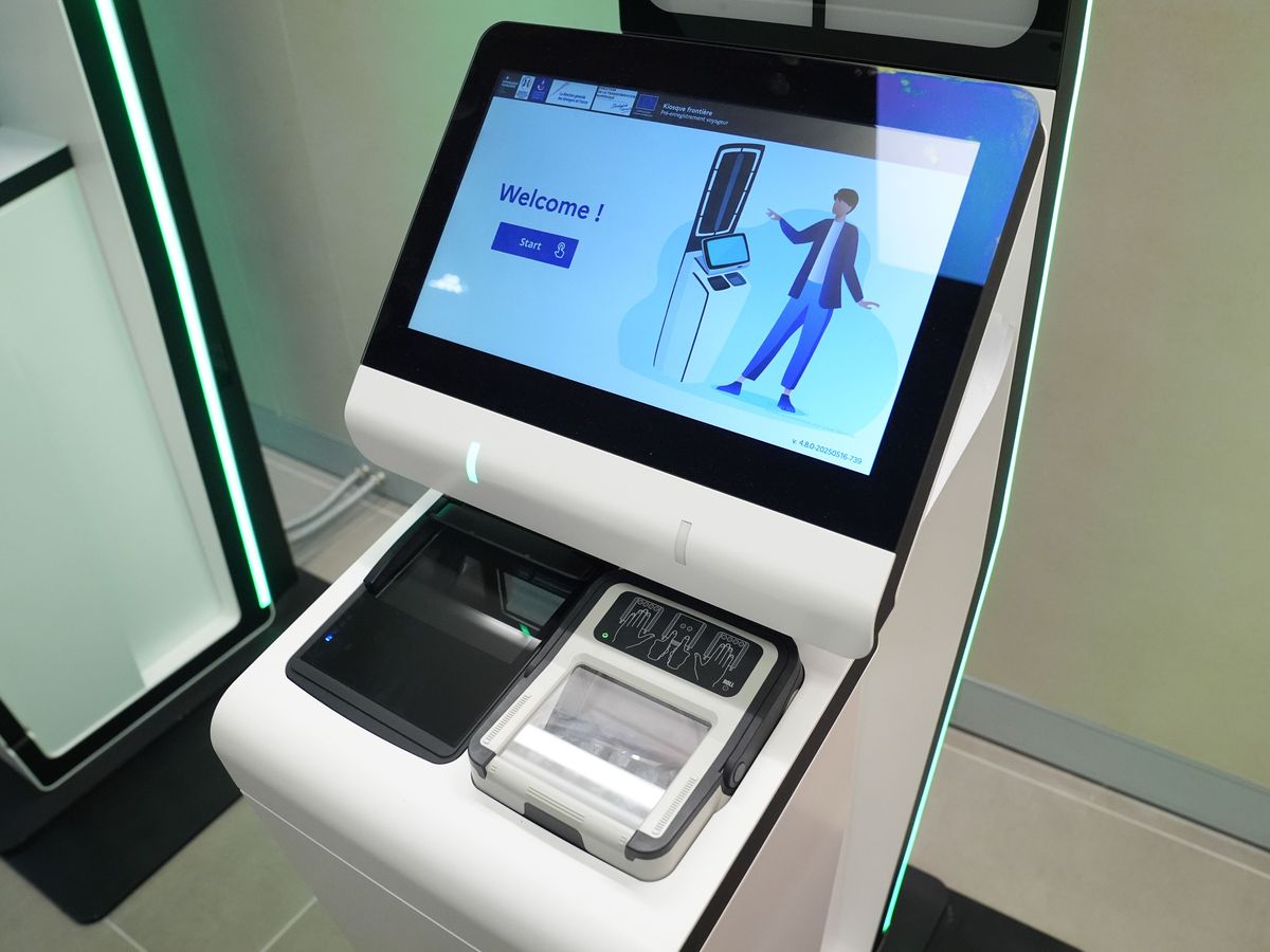 UK launches information campaign ahead of new EU border checks UK launches information campaign ahead of new EU border checks